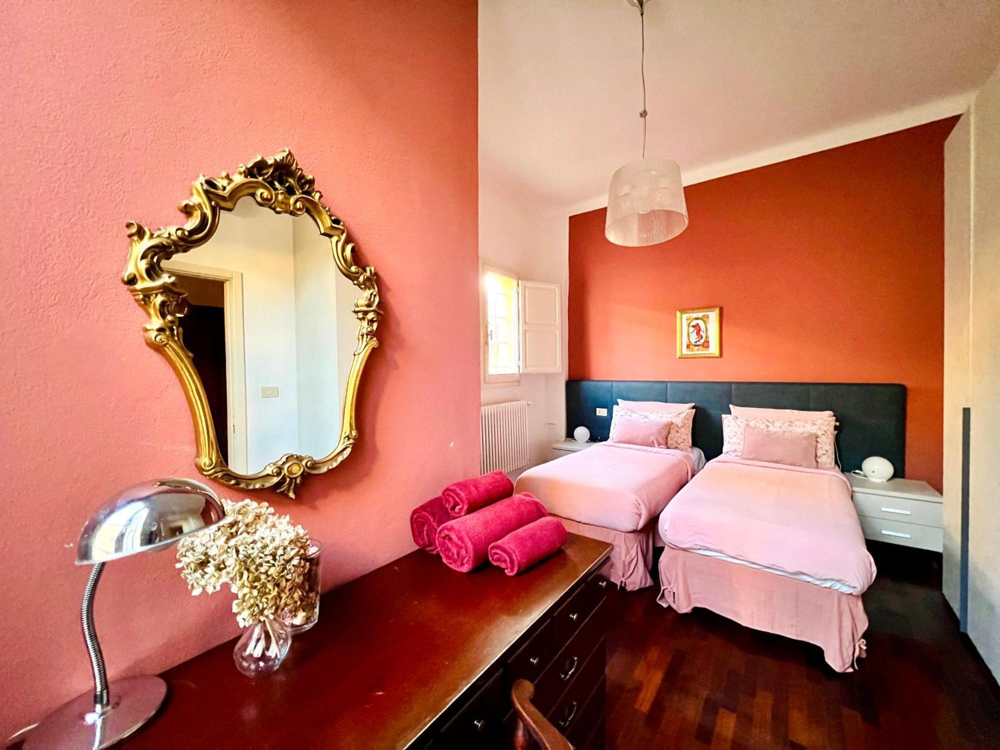 House Of Chariot - In The Heart Of Bologna Apartment Exterior foto